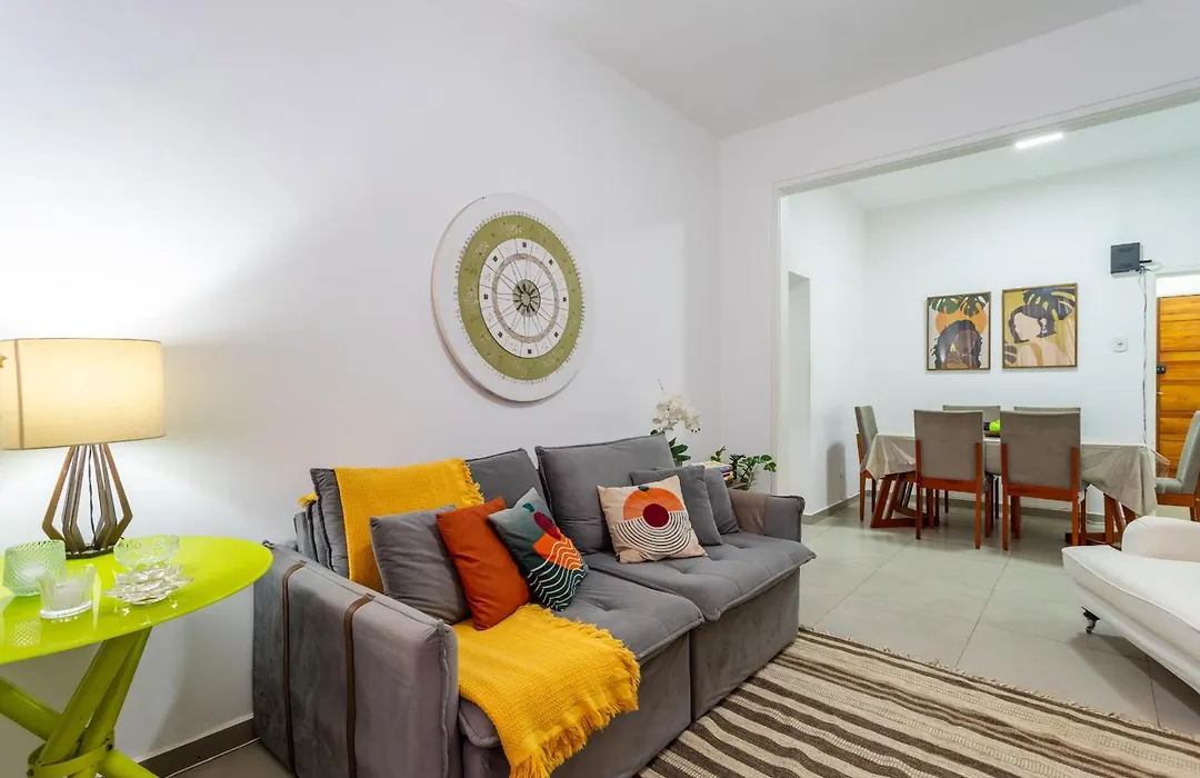 Espaçoso apartamento reformado em Copacabana-1